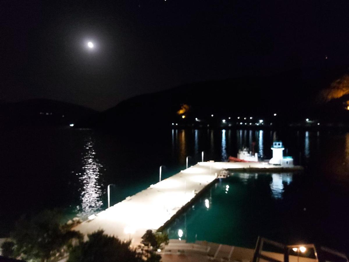 Porto Arimar Hotel Antikyra Bagian luar foto